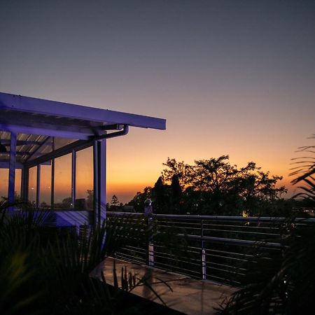 Hotel Alaya Dehradun Buitenkant foto