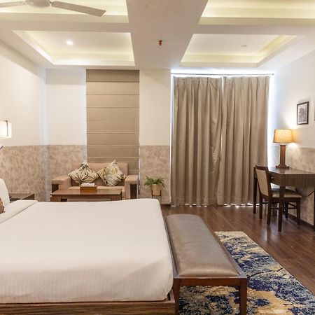 Hotel Alaya Dehradun Buitenkant foto