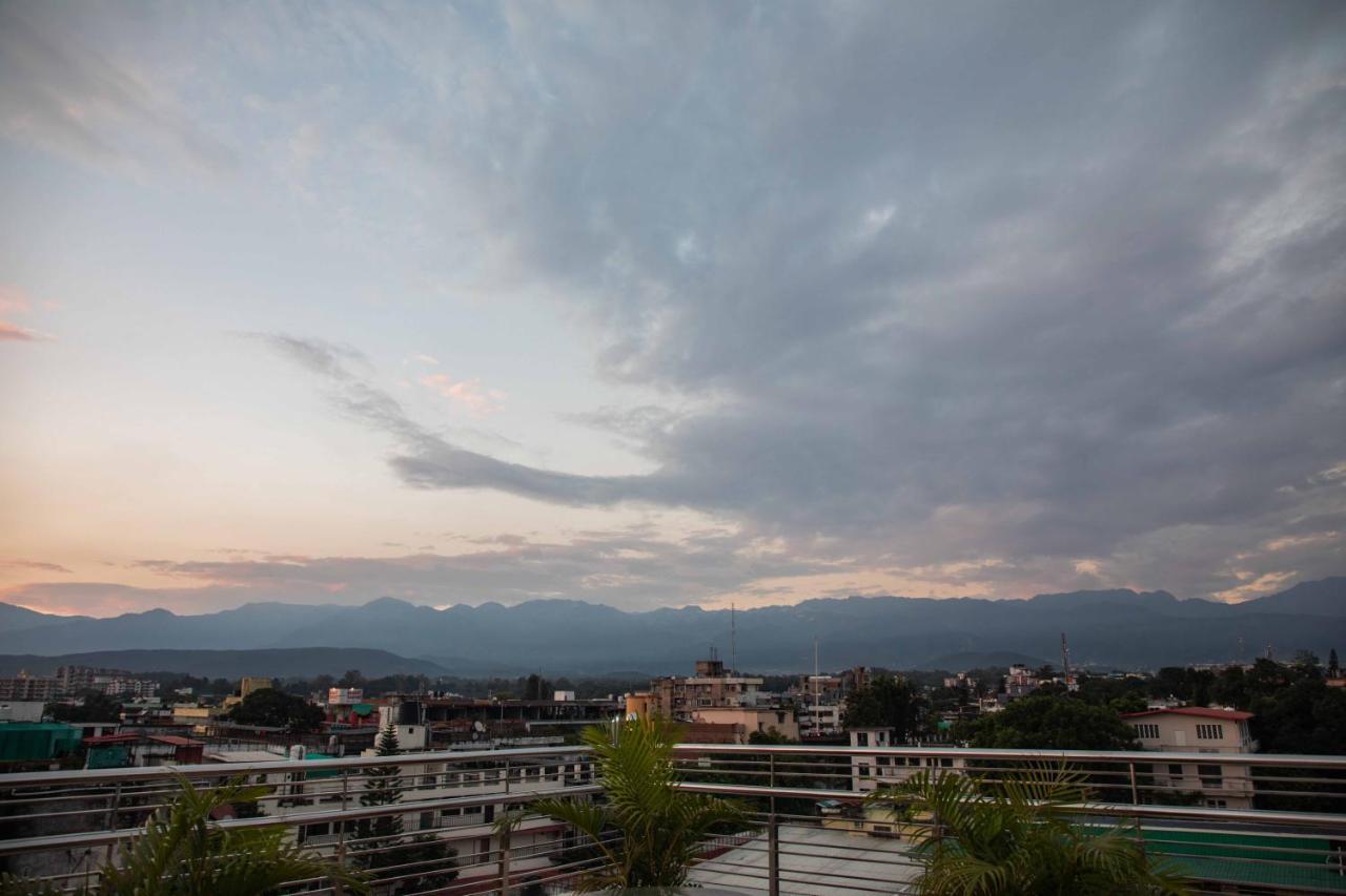 Hotel Alaya Dehradun Buitenkant foto