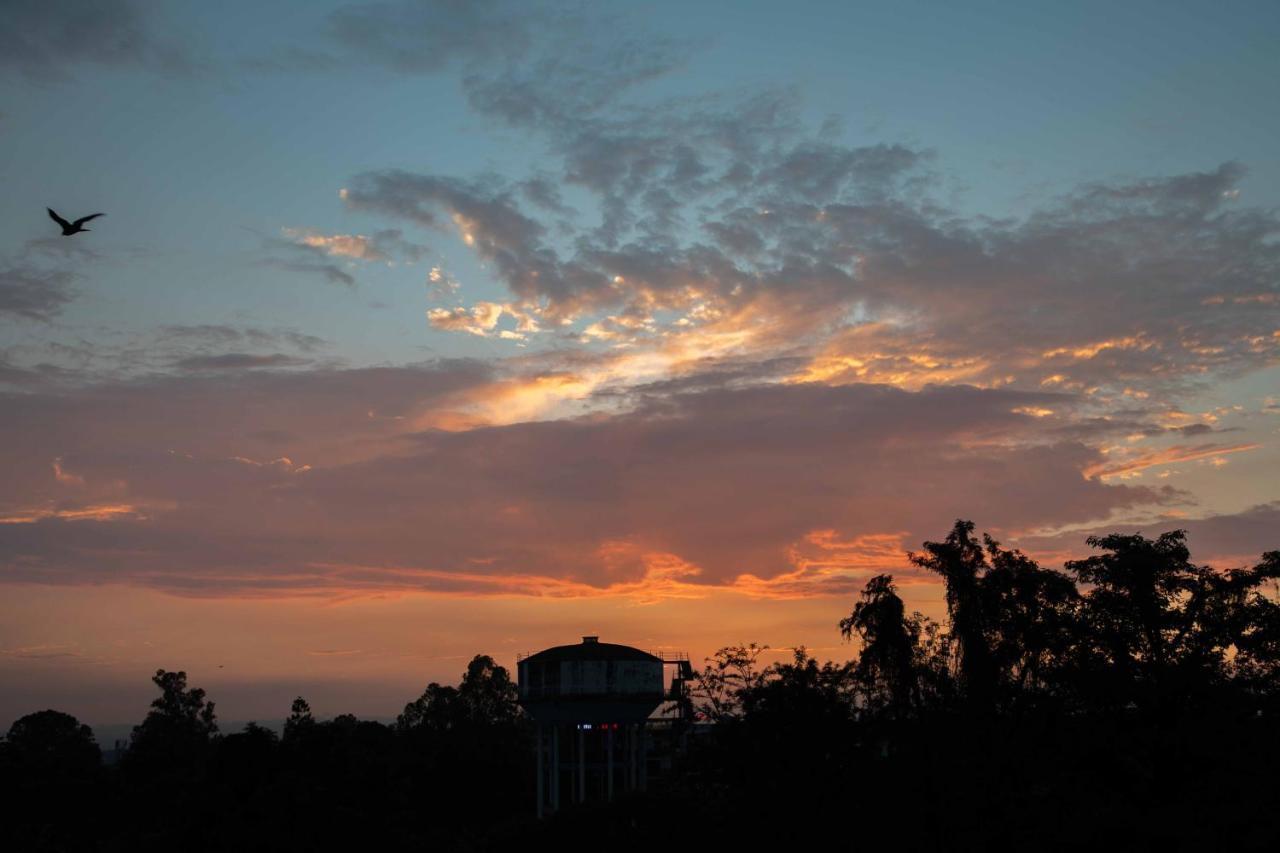 Hotel Alaya Dehradun Buitenkant foto