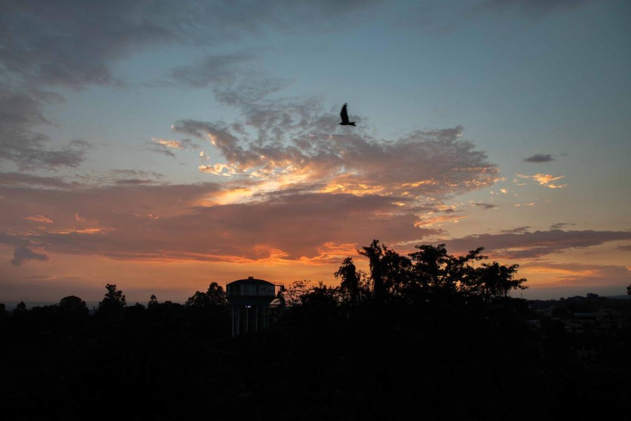 Hotel Alaya Dehradun Buitenkant foto