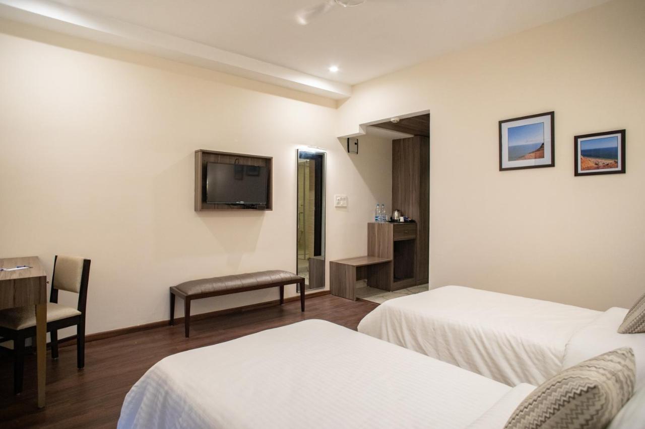 Hotel Alaya Dehradun Buitenkant foto