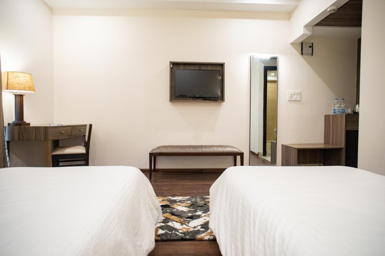 Hotel Alaya Dehradun Buitenkant foto