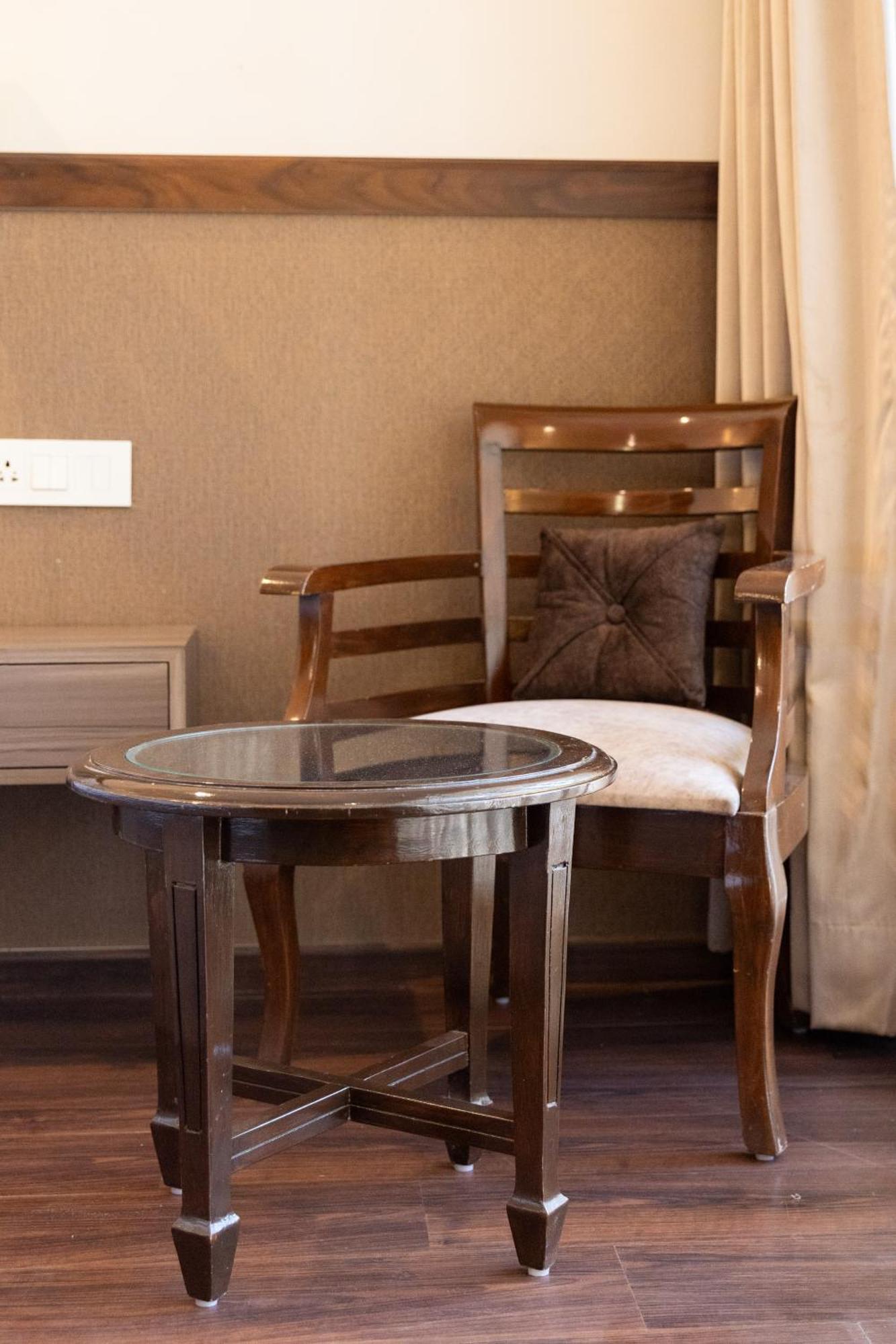 Hotel Alaya Dehradun Buitenkant foto