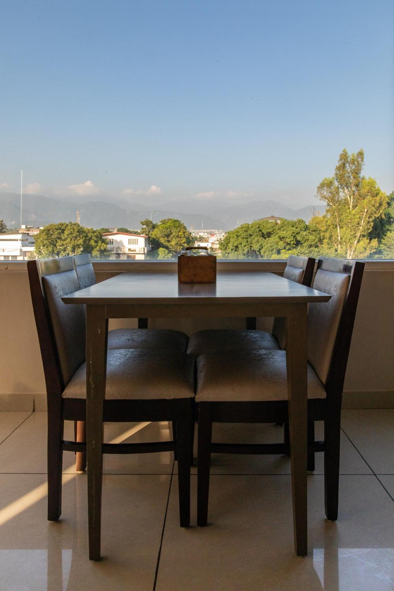 Hotel Alaya Dehradun Buitenkant foto