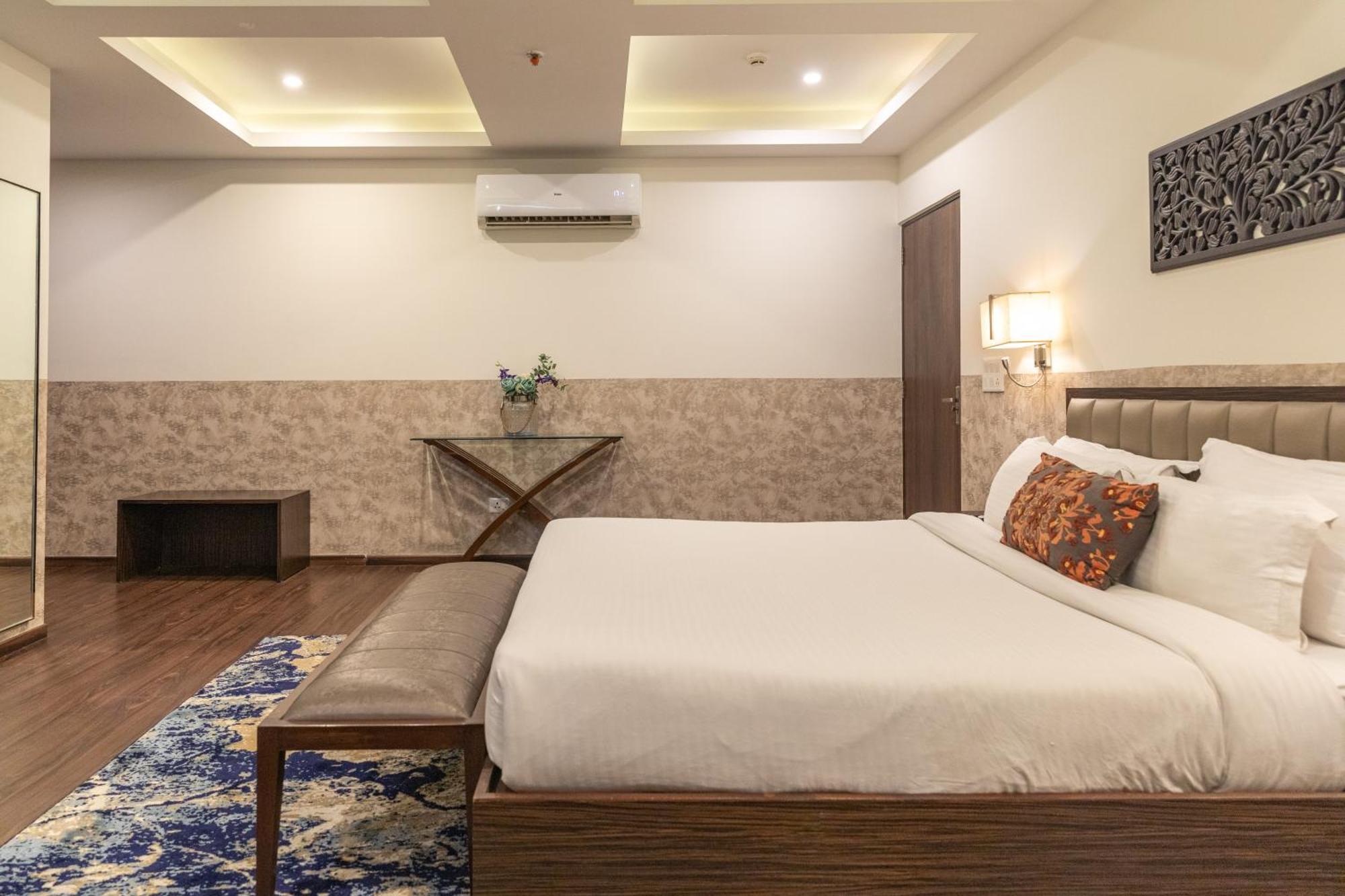 Hotel Alaya Dehradun Buitenkant foto
