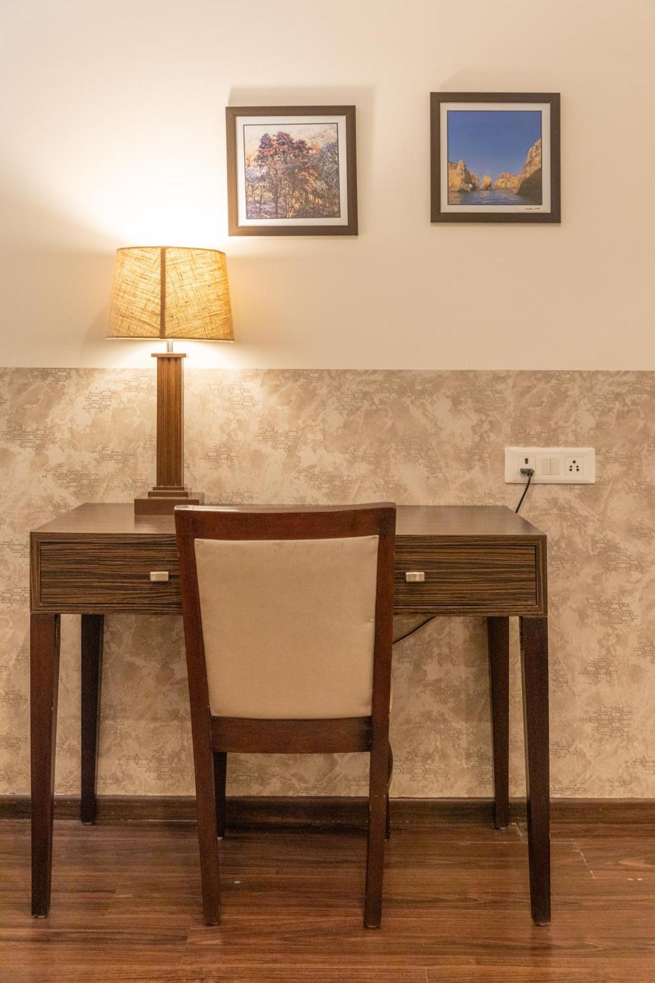 Hotel Alaya Dehradun Buitenkant foto