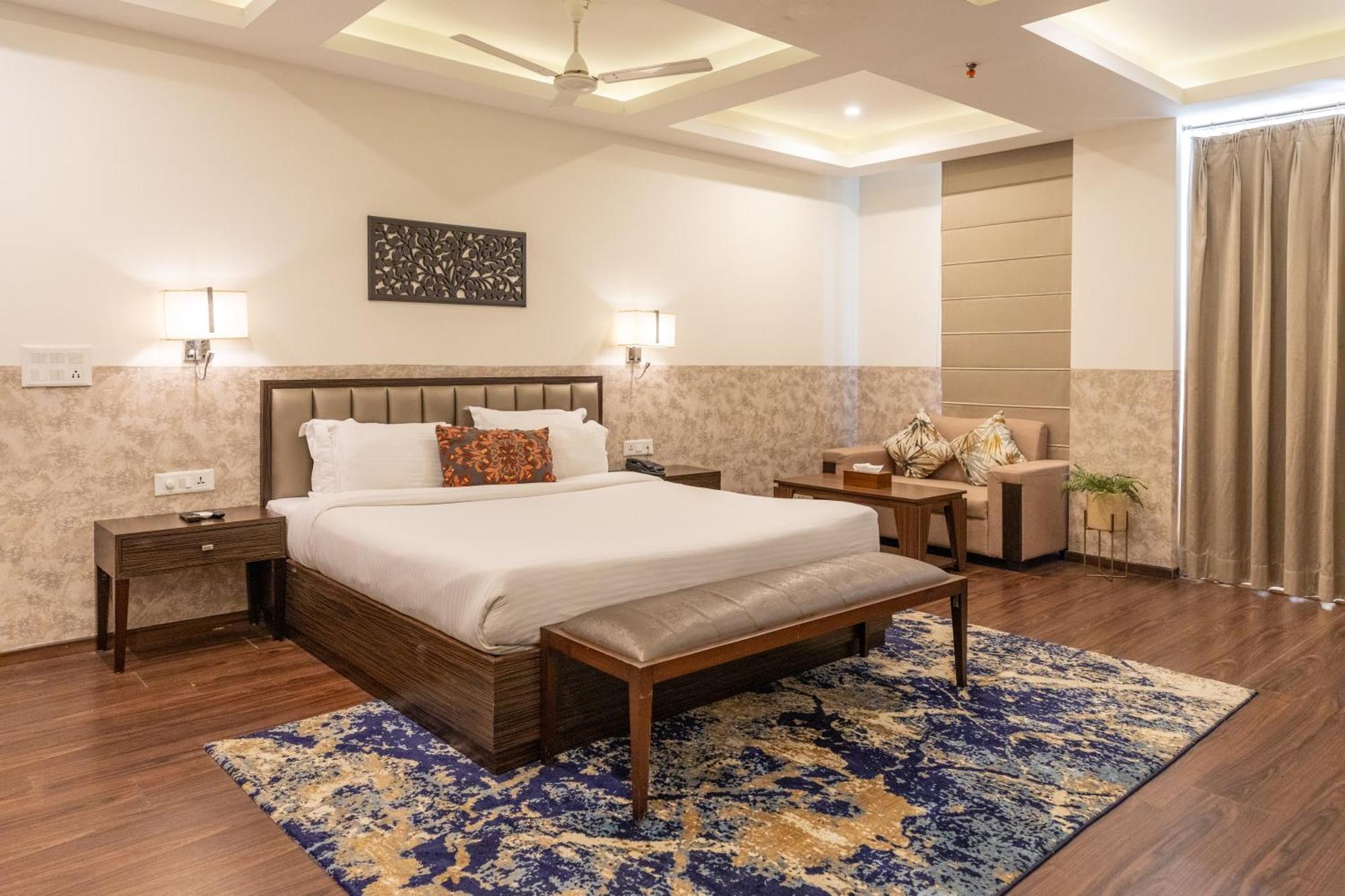 Hotel Alaya Dehradun Buitenkant foto