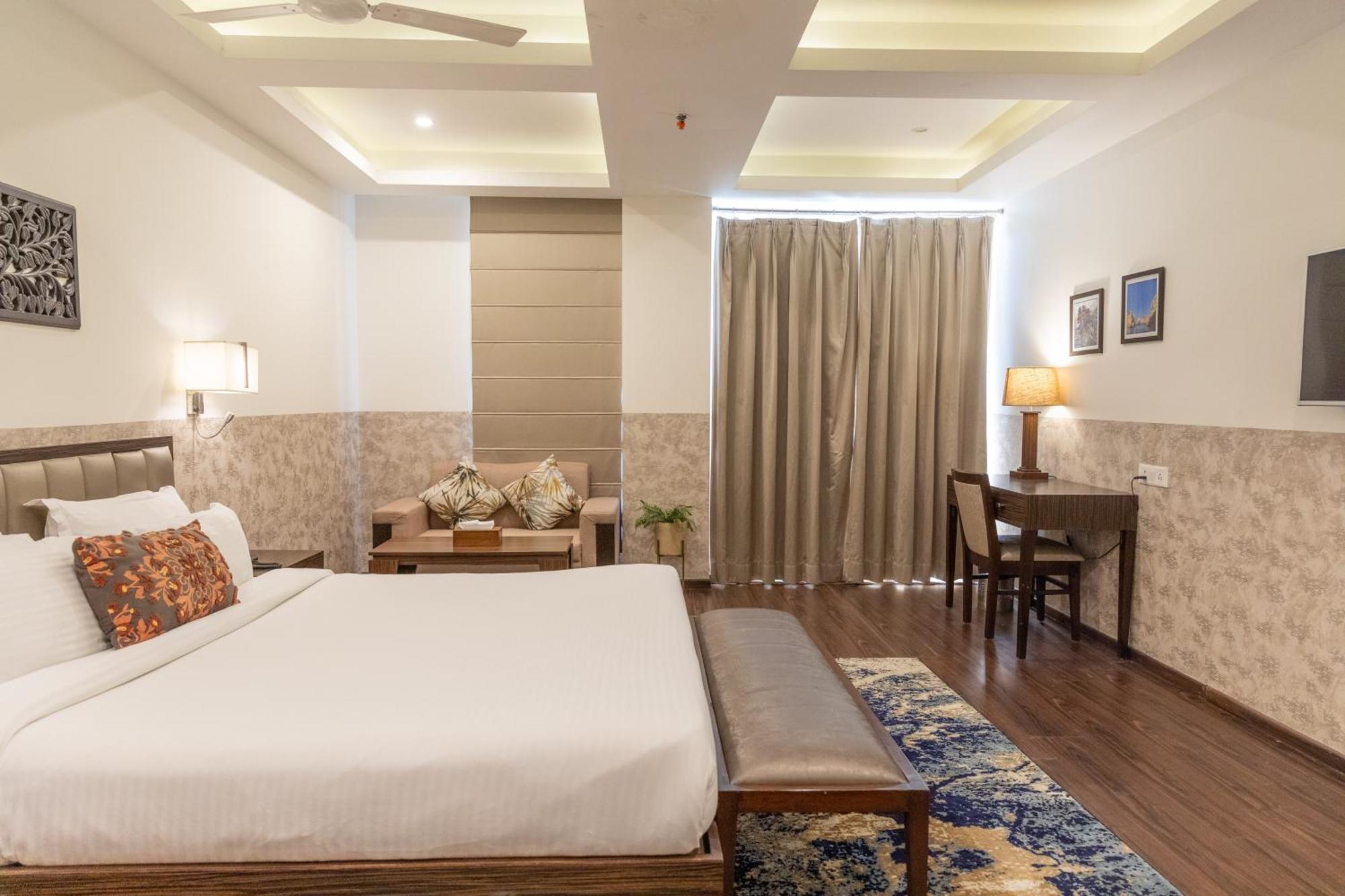 Hotel Alaya Dehradun Buitenkant foto